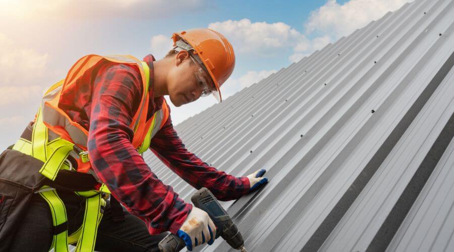 Professional gutter cleaning in Hernando, MS